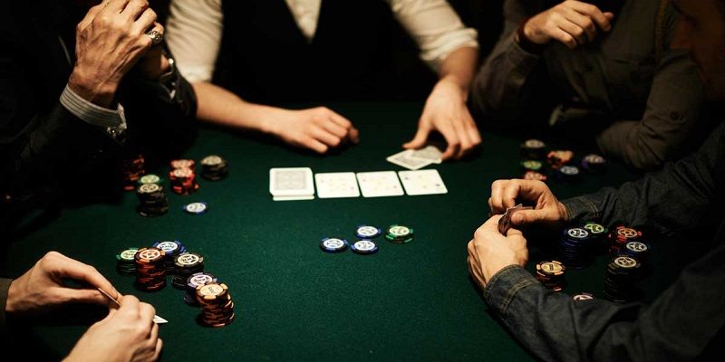 Cách chơi Poker với những chiến thuật từ chuyên gia